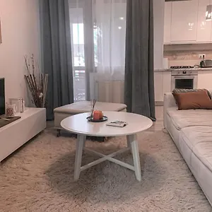 2 Luxury , Bucureşti România